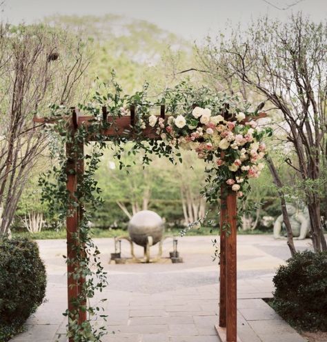 Wedding Arbor Decorations, Diy For Wedding, Dallas Garden, Roses Decoration, Wedding Pergola, Wooden Wedding Arches, Fake Roses, Wedding Arbors, Wedding Archway