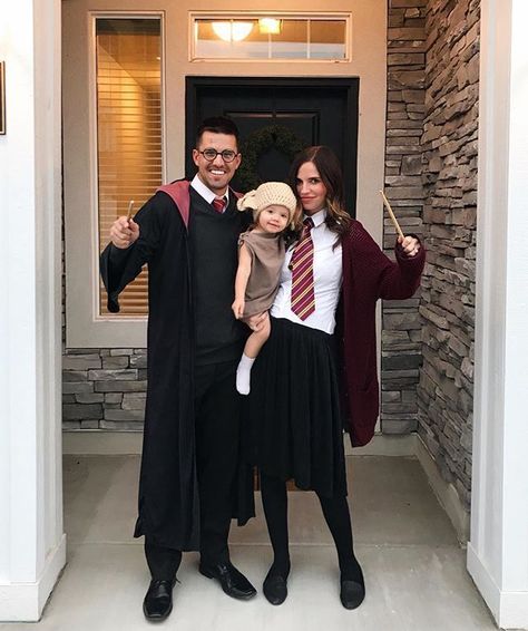 Costume Halloween Famille, Matching Family Halloween Costumes, Harry Potter Costumes, Family Themed Halloween Costumes, First Halloween Costumes, Newborn Halloween Costumes, Halloween Costumes For Family, Costume Carnaval, Themed Halloween Costumes