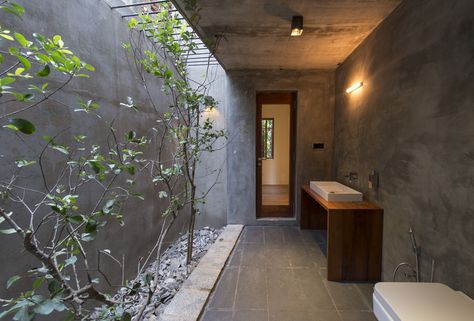 Pink Concrete, Indoor Outdoor Bathroom, Small Terrace, Bali Villa, Bali Style, Bathroom Plants, Outdoor Bathrooms, Concrete House, Patio Interior