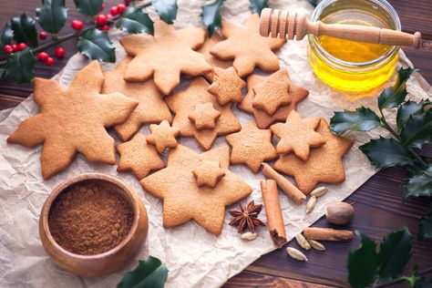 These honey spice biscuits are a Christmas delight in Bulgaria! They're sweet, spicy, and SO delicious. Dairy-free, soy-free recipe with simple ingredients. Aka Christmas, Christmas Casserole, Almond Milk Yogurt, Sandwich Sauces, Gluten Free Thanksgiving, Soy Free Recipes, Chocolate Cookie Dough, Homemade Almond Milk, Bulgarian Recipes