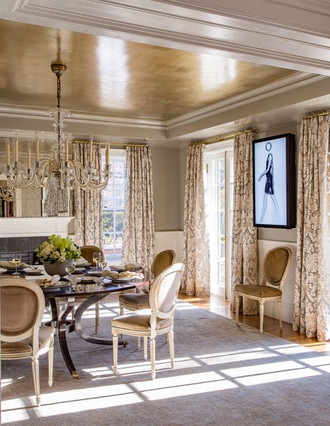 Lacquered Dining Room with Tea-paper Ceiling and Modern Art  Kristin Paton Interiors Glossy Ceiling, Statement Ceiling, Retro Kitchens, Lacquered Walls, Dining Room Windows, Phillip Jeffries, Wallpaper Ceiling, Dining Room Ceiling, Gold Ceiling