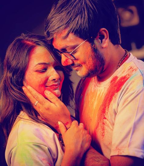 holi poses Holi Poses For Couple, Holi Photoshoot Ideas Couple, Holi Couple Photoshoot, Holi Couple, Holi Poses, Holi Photoshoot, Holi Pictures, Holi Photo, Poses Couple