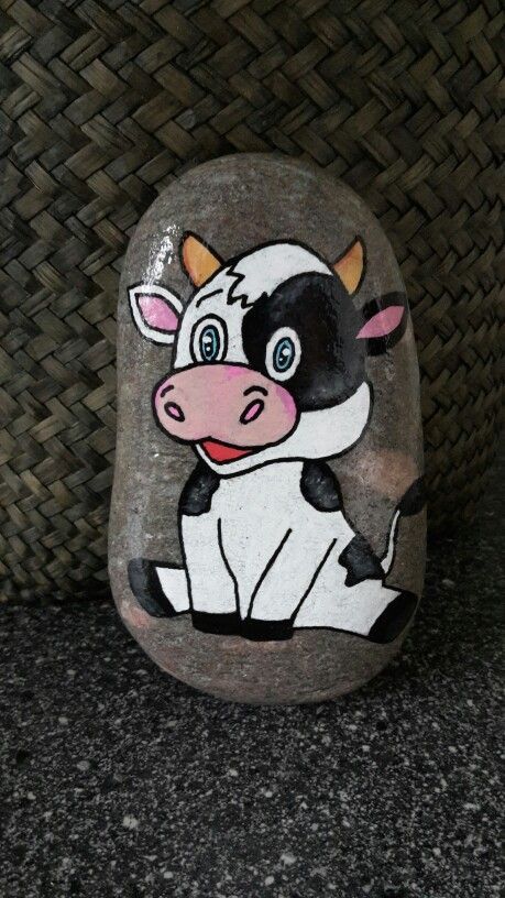 Cow Rock Painting, Big Rock Painting Ideas, First Apartment Ideas, Cow Sitting, Posca Marker, Painted Rock Animals, Stone Art Painting, Painted Rocks Craft, Painted Rocks Diy