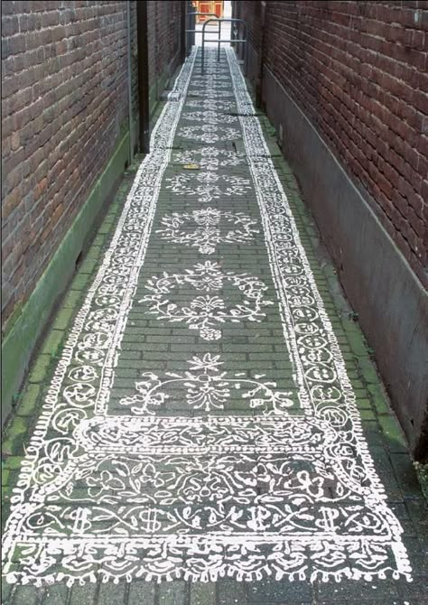 Art made by Alphons ter Avest. | Loper (carpet), located in the Van Huursteeg, Apeldoorn, The Netherlands. Alley Way, Painted Floors, Art Street, Land Art, Street Art Graffiti, Public Art, Walkway, Urban Art, Installation Art