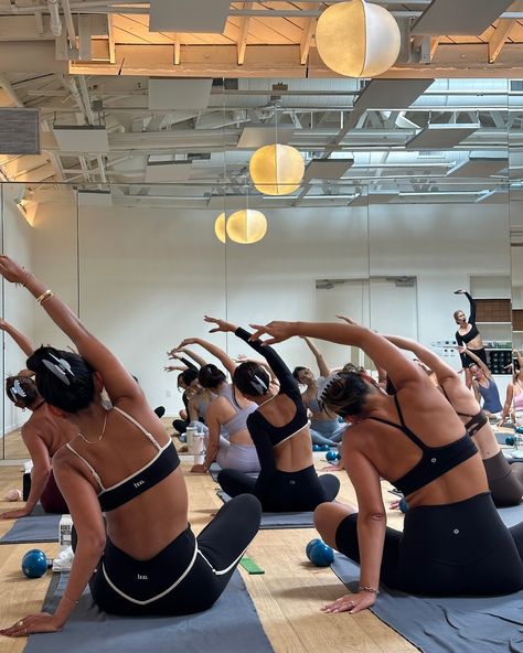 Ponytails and pilates ☁️🧘‍♀️✨ together with some of our EJ Ladies, we put Dream Crème to the test during a heated pilates class at Silver Springs in West Hollywood. Made to act as a multitasking hair mask (perfect for throwing in your hair before a workout), our friends were welcomed with a Dream Crème application station, custom pilates socks, gift bags and matcha to enjoy after the workout! Emi Jay, Pilates Socks, Silver Springs, Heath And Fitness, Socks Gift, Fitness Inspiration Body, Healthy Girl, Healthy Lifestyle Inspiration, Gym Style