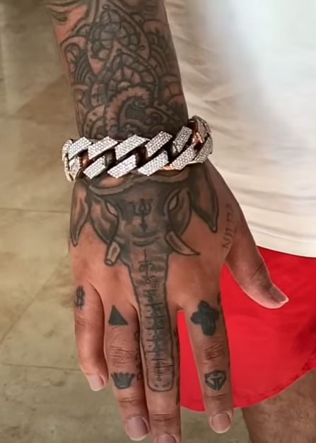 Untold Stories and Meanings Behind Anuel AA’s Tattoos - Tattoo Me Now Anuel Aa Hand Tattoo, Anuel Aa Nails, Elephant Hand Tattoo, Manga Tattoo Hombre Ideas, Elephant Tattoo On Hand, Maybach Music, Aa Tattoos, Recording Music, S Tattoos