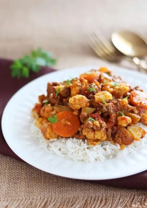 Cauliflower Ground Beef Curry Recipe - Leelalicious Ground Beef Curry Recipe, Beef Curry Recipe, Beef Curry, Cauliflower Curry, Minced Meat, Curry Recipe, Beef Dinner, Cauliflower Recipes, Beef Dishes