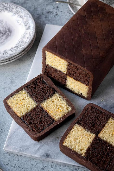 Battenberg Cake, British Cake, Checkerboard Cake, British Desserts, Ginger Cake, Cake Vegan, Chocolate Fudge Cake, Walnut Cake, British Baking