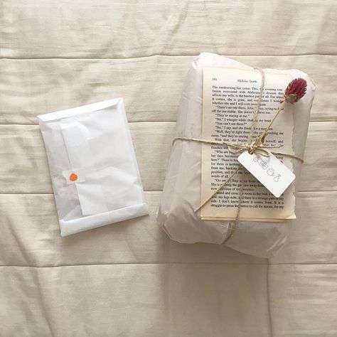 Depop Packaging Ideas Aesthetic, Handmade Gifts Aesthetic, Letter Valentines Day, Girlfriend Relationships, Note Cute, Gift Idea For Boyfriend, Idea For Boyfriend, Pen Pal Letters, Bf Gifts