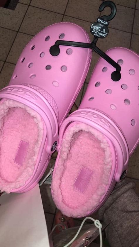 Pink Crocs, Crocs Fashion, Trendy Shoes Sneakers, Dr Shoes, Pretty Shoes Sneakers, All Nike Shoes, Cute Nike Shoes, Fresh Shoes, Girly Shoes