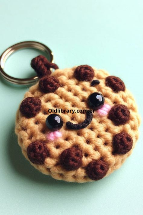 Learn how to crochet an adorable cookie keychain with this fun and simple amigurumi pattern. Perfect as a cute accessory or handmade gift! Cookie Keychain, Crochet Cookie, Simple Amigurumi, Learn How To Crochet, Love Crochet, How To Crochet, Learn To Crochet, Amigurumi Crochet, Free Patterns