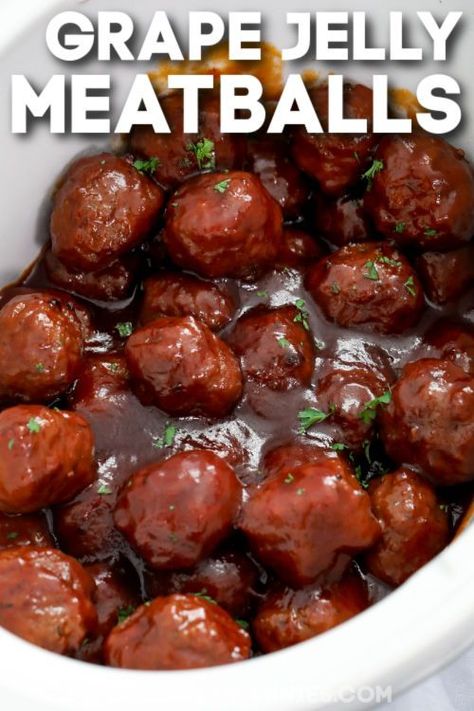 Cocktail Meatballs Grape Jelly, Homemade Meatballs Crockpot, Appetizer Crockpot, Meatballs From Scratch, Jelly Meatball Recipe, Sweet Meatballs, Appetizer For A Crowd, Grape Jelly Meatballs Recipe, Jelly Meatballs