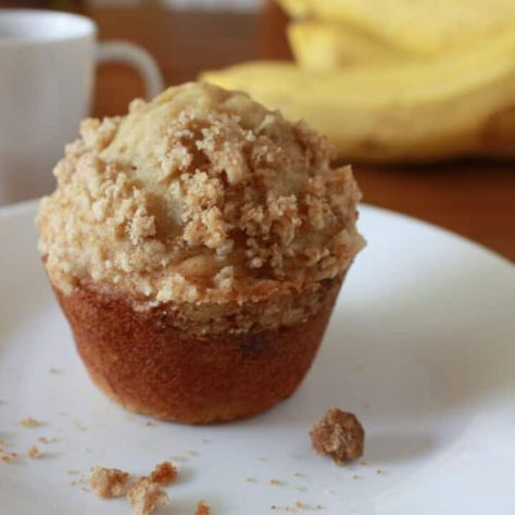 The Best Banana Cinnamon Streusel Muffins - The Short Order Cook Banana Crumble Muffins, Best Banana Muffins Ever, Banana Streusel Muffins, Streusel Pie, Cinnamon Streusel Muffins, Moist Banana Muffins, Blueberry Streusel Muffins, Blueberry Streusel, Breakfast Cupcakes