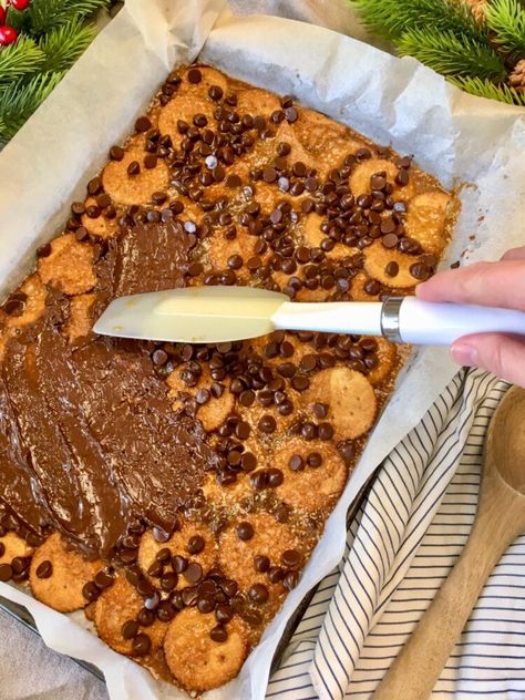 Have you ever made Ritz Cracker Bark before? It is one of my favorites, and I love that it is so easy to make. I make several batches of these every holiday season, because they never seem to last long.They are a very sweet treat, however that sweetness is balanced out by the salty Ritz crackers. The base of the recipe is so simple with only a few basic ingredients. The toppings you chose to put on are what’s really going to make this treat stand out. Some of my favorite toppings are n… Chocolate Ritz Crackers, Peanut Butter Ritz Crackers Chocolate, Ritz Skor Bars, Ritz Crackers With Peanut Butter Covered In Chocolate, Cracker Bark, Ritz Crackers And Reese’s, Peanut Butter Crackers, Best Apple Cider, Baked Pesto Chicken