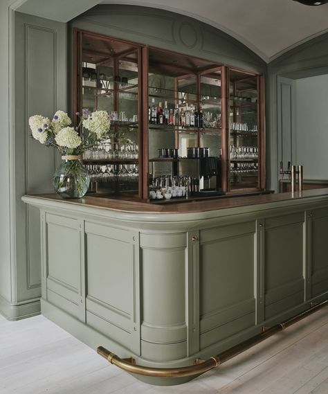 Victorian Country House, Home Bar Rooms, Bar Inspiration, Home Bar Designs, Bar Room, Lounge Decor, Modern Bar, Bar Lounge, Modern Spaces