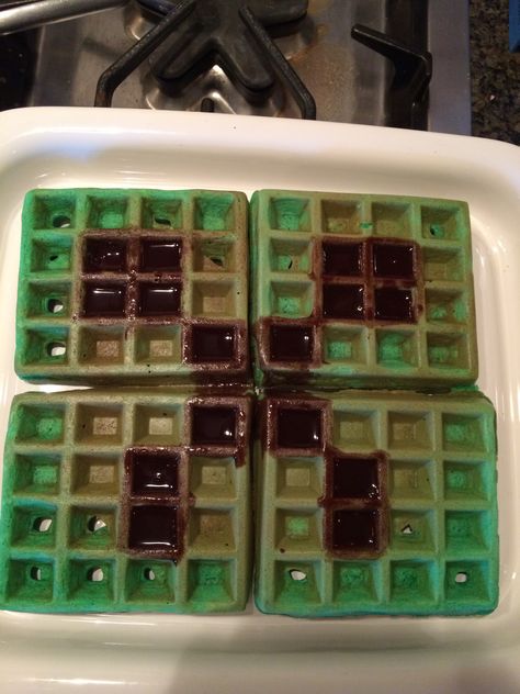 Minecraft creeper waffles Minecraft Breakfast, Minecraft Food, Foods Ideas, Minecraft Birthday Party, Summer Christmas, Minecraft Birthday, Minecraft Party, 6th Birthday, Birthday Bash