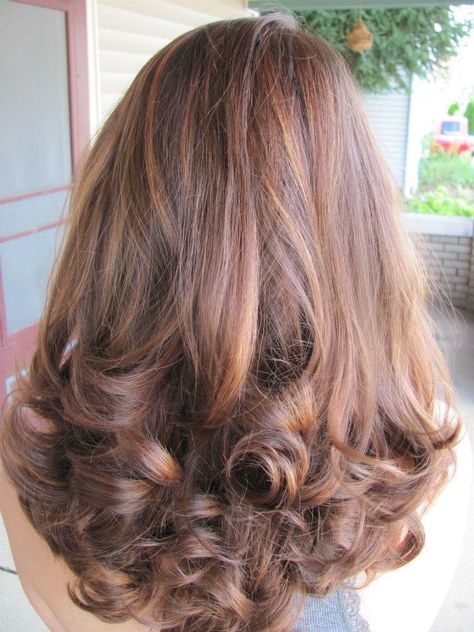 Loose Curls Layered Hair, Layered Loose Curls, Curls On Layered Hair, Curl Styles For Medium Hair, Curls For Layered Hair, Layered Hair Curls, Medium Hair Loose Curls, 20s Curls, Medium Hair Curls