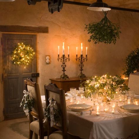 French Christmas Table Settings, French Dining Table, French Chateau Christmas, French Inspired Holiday Table, French Countryside Dinner Party, Chriatmas Dining Room Table, French Country Christmas, Christmas Dining Table, French Christmas