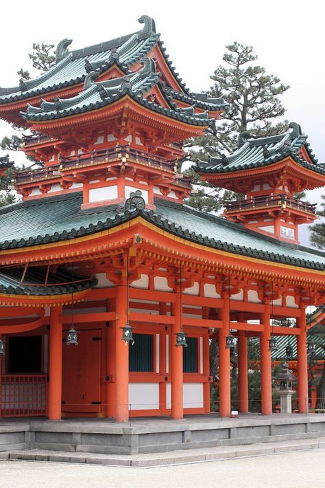 Japan Architecture Traditional, Japanese Temples, Japanese Traditional Architecture, Chinese Buildings, Rooftop Restaurant Design, Japanese Buildings, Chinese House, Ancient Chinese Architecture, Japanese Shrine