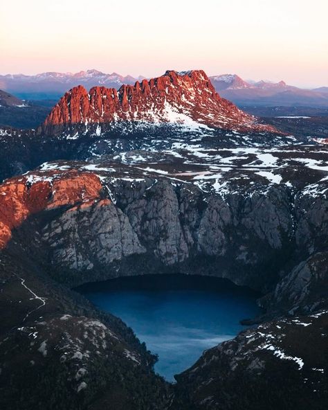 Australia on Instagram: “We knew there’d be snow on Mars! 😮 @saltywings flew over @tasmania’s otherworldly landscape with @cradlemountainhelicopters, where Cradle…” Cradle Mountain Tasmania, National Geographic Expeditions, Cradle Mountain, Sunset Mountains, Hervey Bay, Kangaroo Island, Mountains Travel, Adventure Explore, Picture Postcards