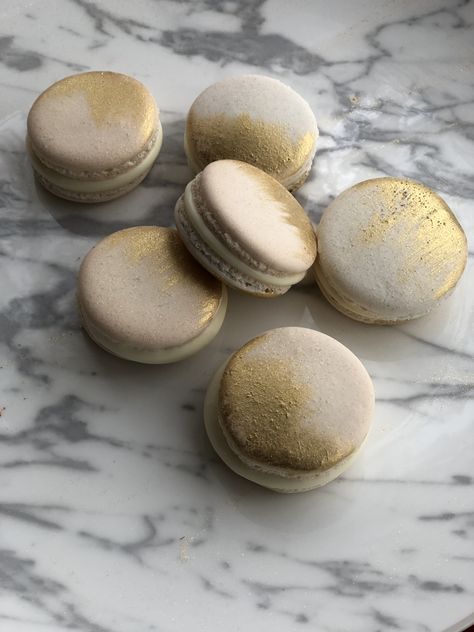 Simple yet Elegant Macarons Graduation Macarons, Elegant Macarons, Wedding Macarons, Hanging Wedding Decorations, Grad Party Decorations, Gold Flakes, Grad Party, Desert Recipes, Grad Parties