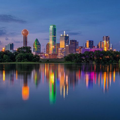 Joseph Haubert on Instagram: “Oh, #Dallas :) #dallastx #dfw #dallasart #dallasfoodie #dallasblogger #tcu #smu #smufootball #finishthisfight #dfwphotographer…” Dallas Texas Aesthetic, City View Apartment, Dallas City, Texas Girl, City Background, Downtown Dallas, Aesthetic Pics, Dallas Texas, Night Lights