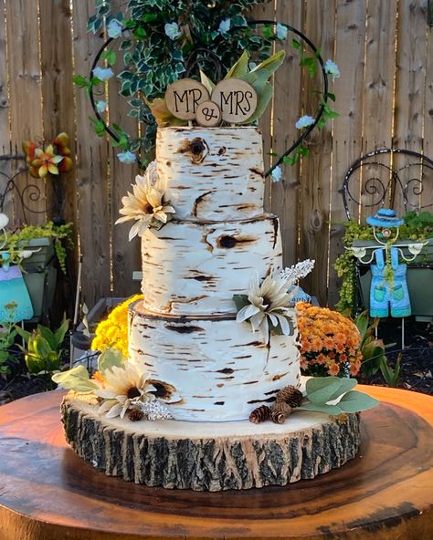 Wedding Cake Wood Look, Wood Theme Wedding Decorations, Wedding Cake Tree Bark, Wood Look Wedding Cake, Tree Wedding Cake Rustic, Wedding Cakes Nature Theme, Tree Cake Stand Wedding, White Birch Wedding Cake, Country Wedding Cakes Western