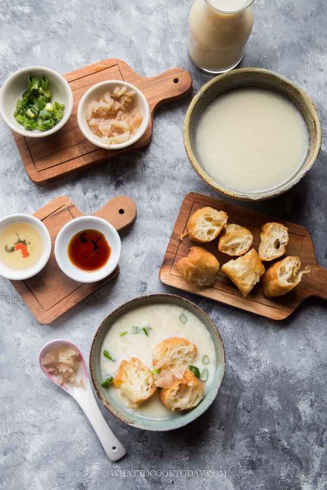 Taiwanese Savory Soy Milk Soup (Xian Dou Jiang) Taiwan Breakfast, Traditional Asian Dish, Milk Soup, Asian Breakfast, Dim Sum Recipes, Asian Side Dishes, Taiwan Food, Taiwanese Food, Easy Asian Recipes