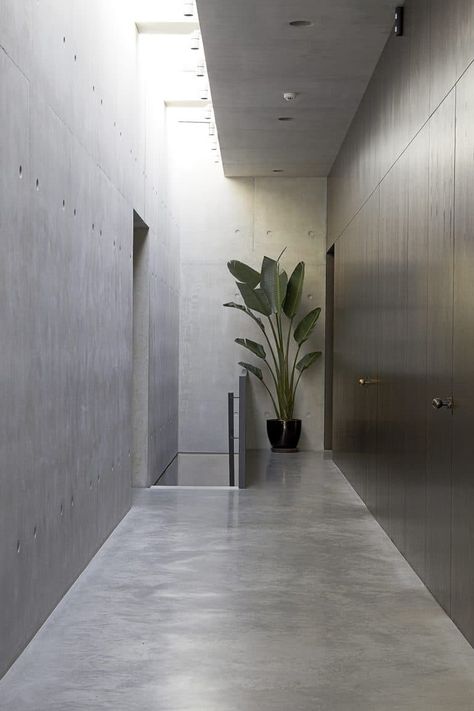 Concrete Minimalist House, Brutalism Interior, Cement House, Brutalist Interior, Industrial Home Design, Concrete Interiors, Concrete Houses, Concrete Architecture, Concrete Home