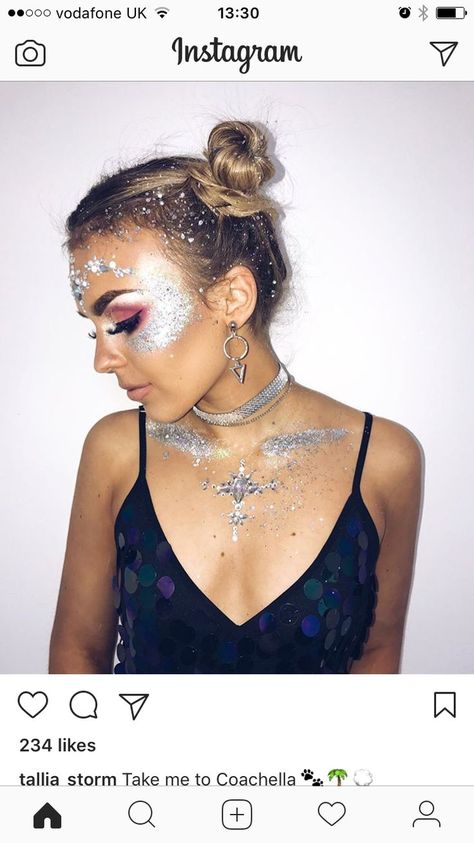 Mermaid Costume Makeup, Alien Make-up, Glitter Carnaval, Carnaval Make-up, Karneval Diy, Music Festival Makeup, Make Carnaval, Alien Makeup, Festival Make Up