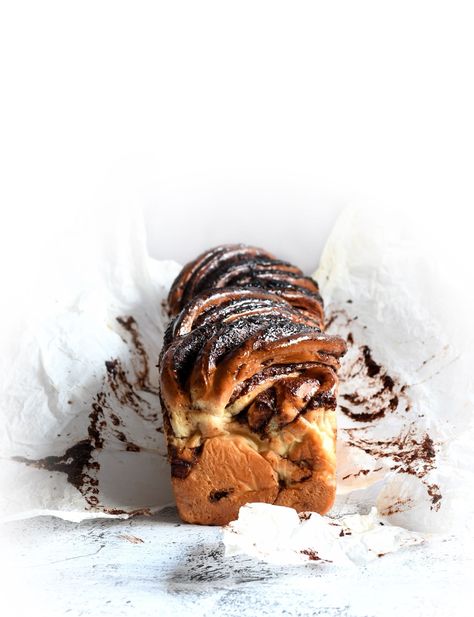 Después de probar esta receta de Babka, tus desayunos y meriendas ya no volverán a ser como antes. El babka es un dulce de origen judío que consiste en una deliciosa masa brioche rellena de crema de chocolate y bañado con almibar.
#babka #brioche #receta #pan #foodphotography Pan Brioche Receta, Kids Breakfast, Pan Brioche, Bundt Cakes, Breakfast For Kids, Bundt Cake, The Duff, Buns, Nutella