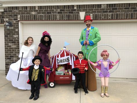 Diy Circus Costume, The Greatest Showman, Family Costumes, Halloween 2024, Diy Costumes, Halloween Diy, Circus, Halloween Costumes, Holidays