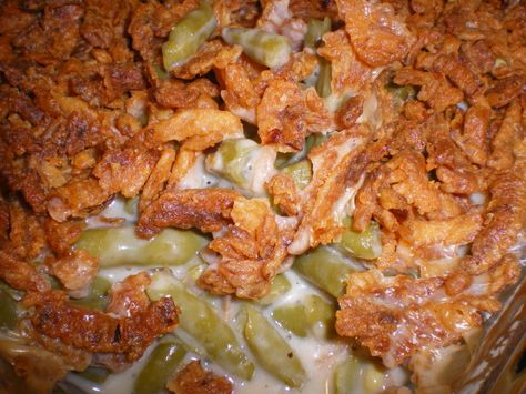 This is one of my all time favorites to cook for holidays and just when i have a craving for it. So easy and good! Goes great with any kind of meat. String Bean Casserole, Fetuccini Alfredo, Sausage Casserole Recipes, Best Green Bean Casserole, Green Bean Casserole Recipe, Classic Green Bean Casserole, How To Make Green, French Green Beans, Greenbean Casserole Recipe