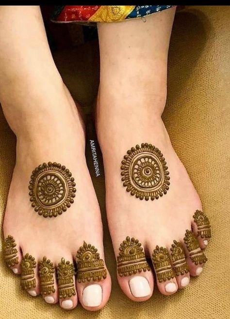 Leg Mehendi Design, Mehandi Designs Easy, Easy Mehndi Design, Simple Mehendi Designs, Simple Mehndi Design, Leg Mehndi, Foot Henna, Legs Mehndi Design, Easy Mehndi