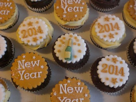 Happy New Year Cupcakes, New Years Cupcakes Ideas, Happy New Year Cupcake Ideas, New Year Cupcakes Ideas, Nye Cupcakes, New Years Eve Cupcakes, New Years Cupcakes, New Year Cupcakes, New Year Cake Designs