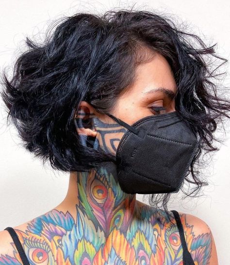 Black Asymmetrical Bob with Messy Curls Undercut Pixie Bob Curly, Pelo Bob Ondulado, Asymetrical Haircut, Bob Curls, Wavy Layered Haircuts, Short Wavy Hairstyles, Asymmetrical Bob Short, Κούρεμα Bob, Short Wavy Haircuts