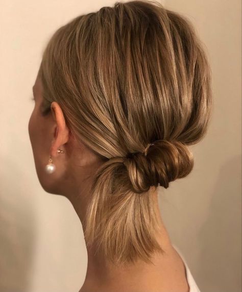 Minimal Updo Hairstyles, Wedding Hair For Bride Short Hair, Short Updo Hairstyles Wedding, Low Bun Bridal Hair, Updos Simple, Modern Updo, Textured Updo, Wedding Hair Stylist, Chic Updo