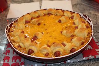 Chilli Cheese Dip Pigs In A Blanket, Pigs In A Blanket Chili Cheese Dip, Pigs In A Blanket With Chili Cheese Dip, Chili Cheese Dog Dip, Chilli Cheese Dip, Baked Chili Cheese Dogs, Weird Recipes, Cheese Dippers, Chili Cheese Dip