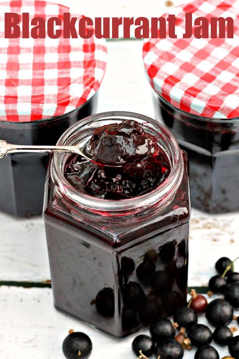 A delicious blackcurrant jam recipe, made the traditional way using only three ingredients - blackcurrants, water and sugar! Blackcurrant Jam Recipes, Blackcurrant Recipes, Black Currant Jam, Blackcurrant Jam, Gooseberry Jam, Easy Jam, Kitchen Traditional, Store Cupboard, Jam Recipes Homemade