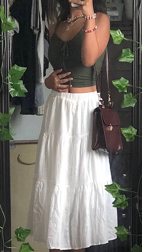 White Maxi Skirt Outfit, White Skirt Outfits, Skirt Outfit Summer, Rok Outfit, Frilly Skirt, Moda Hippie, Long Skirt Summer, Plus Size Boho, White Long Skirt