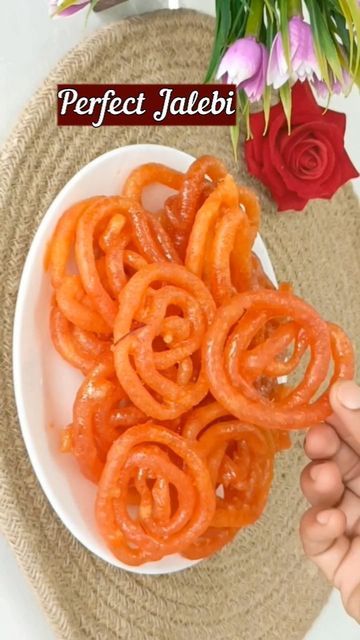 Easy Indian Sweet Recipes, Jalebi Recipe, Sweet Easy Recipes, Easy Indian Dessert, Homemade Foods, Spicy Snacks Recipes, Pani Puri, Vegetarian Fast Food, Tastemade Recipes