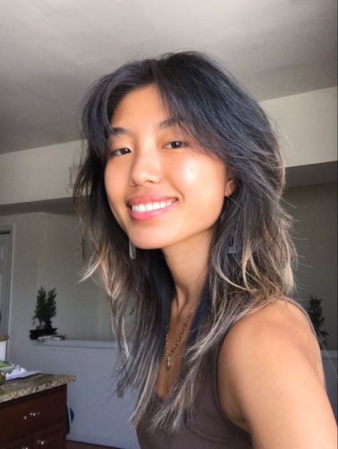 Shag Asian Haircut, Womens Shullet, Oval Face Asian Haircut, Asian Shaggy Hair, Alternative Haircuts Medium Straight Hair, Wolfcut Hair Straight, Subtle Wolf Cut Hair Medium, Asian Hair Shag, Shag Haircut Asian