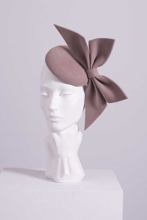 AW19 — William Chambers Millinery Felt Fascinator Hats, Diy Millinery, Fascinator Hats Outfit, Fascinator Hats Diy, Mad Hat, Mode Turban, Fascinator Hairstyles, Women Hats Fashion, Elegant Hats