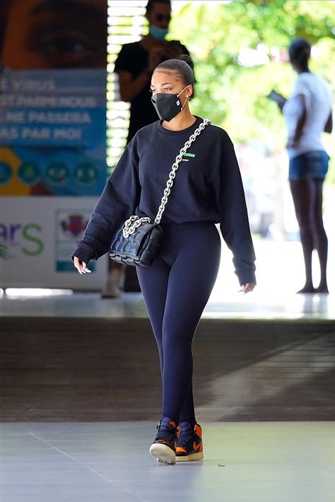 Lori Harvey Airport Outfit, Lori Harvey Style Casual, Lori Harvey And Michael B Jordan, Lori Harvey Street Style, Lori Harvey Casual Outfits, Lori Harvey Outfits, Lori Harvey Style, Harvey Outfits, Airport Fit