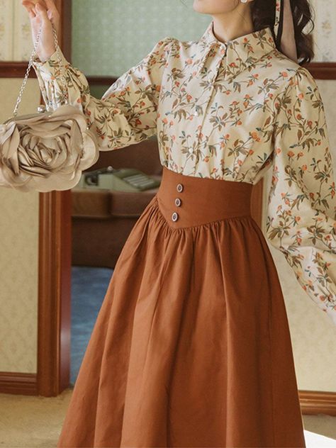 Flower Print Blouse Outfit, European Vintage Fashion, Floral Print Shirt Outfit Women, Vintage Look Outfit Retro, Retro Skirt Outfits, Cottage Outfit, Cottage Core Skirt, Cottage Fashion, Retro Blouse