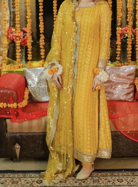 Haldi Ceremony Outfit For Bride Pakistani, Haldi Ceremony Outfit Pakistani, Mayo Bride, Ubtan Dress, Mayoon Dresses, Haldi Function Dress, Mayoon Bride, Mayon Dresses, Mustard Colored Dress