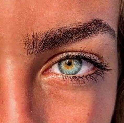 Eye Pictures Photography, Close Up Of An Eye, Blue Eyes With Gold Flecks, Two Color Eyes, Beautiful Eye Color Aesthetic, Pictures Of Eyes, Bright Blue Eyes Aesthetic, Blue And Amber Eyes Heterochromia, Eye Photos