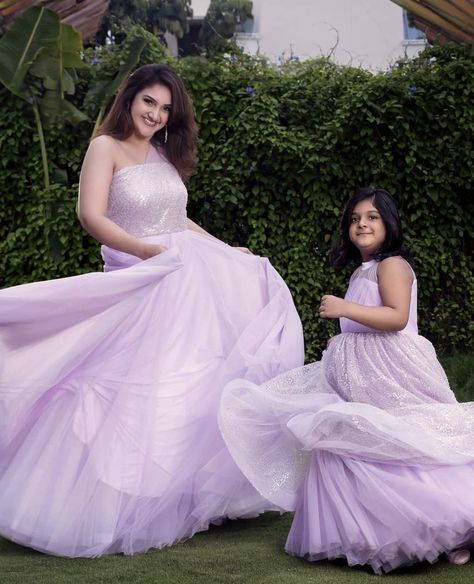 Mother and daughter matching outfits Netted Long Frocks, Sridevi Vijaykumar, Mother And Daughter Matching Outfits, Whatsapp Dps, Mobile Background, Background Desktop, Mother Daughter Fashion, Long Dress Design, Wallpaper Photos