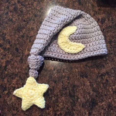 Crochet Knit Hat, Cap Patterns, Star And Moon, Elf Hat, Night Cap, Space Crafts, Crochet Basics, Baby Star, A Pattern