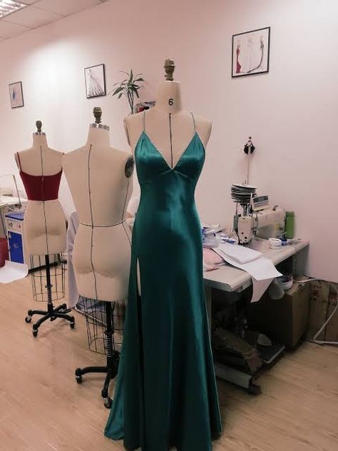 Scarface Costume, Elvira Hancock, Blue Dress Costume, Teal Prom Dresses, Teal Outfits, Silk Prom Dress, Blue Satin Dress, Prom Dress Inspo, Prom Dress Inspiration